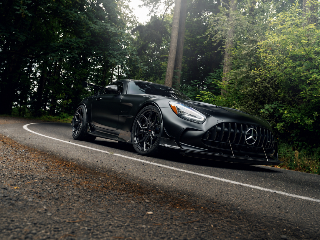 Mercedes-AMG GT Black Series com rodas Vossen EVO-3R, aro 20 dianteiro e 21 traseiro, acabamento Gloss Black e visual forjado premium para esportivo de alto desempenho.