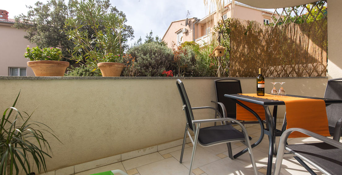 Apartment Ines Souterrain Baska terrace.jpg