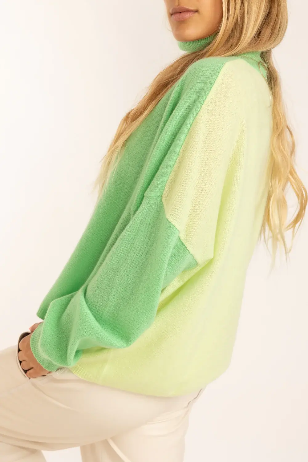 CRUSH | CONTRAST GILBERT ROLL NECK