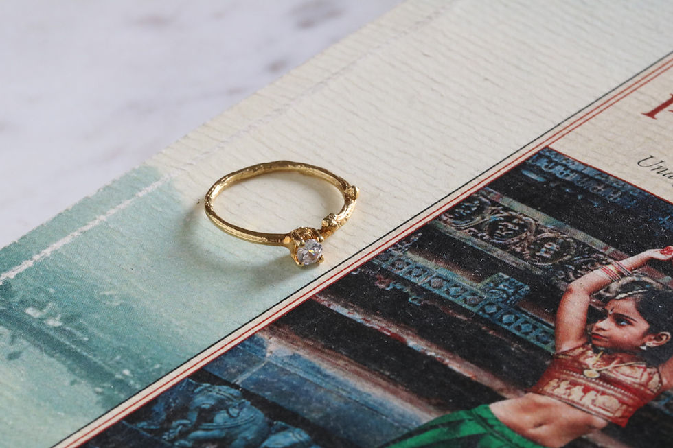 Miniatura: Anillo de compromiso de rama con diamante: Celebrando el amor y la naturaleza