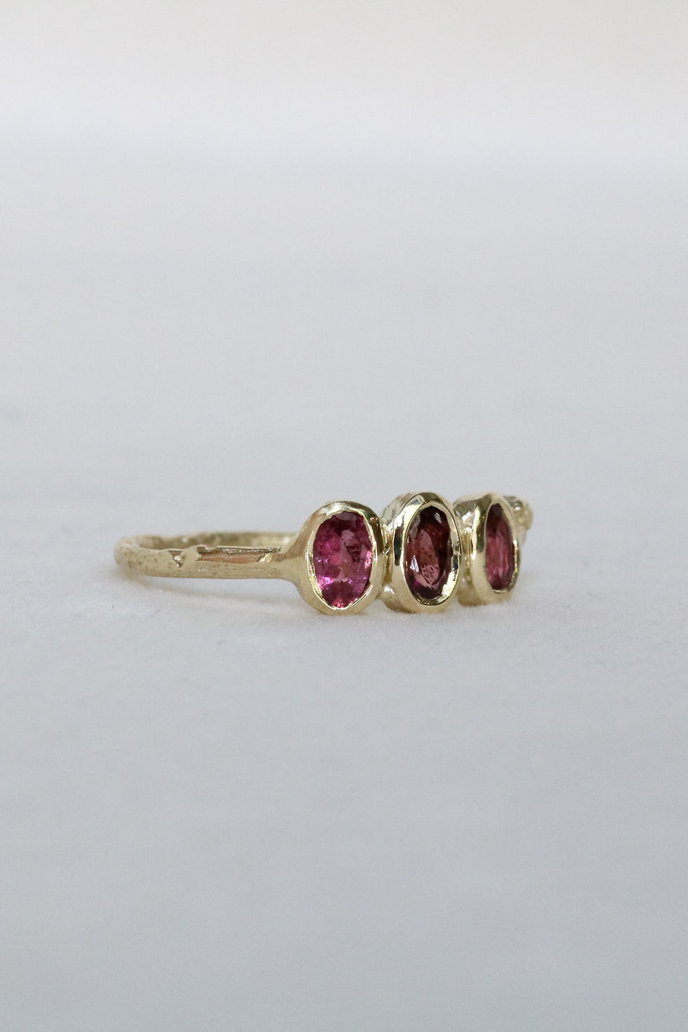 Miniatura: Anillo tres piedras Turmalina rosa