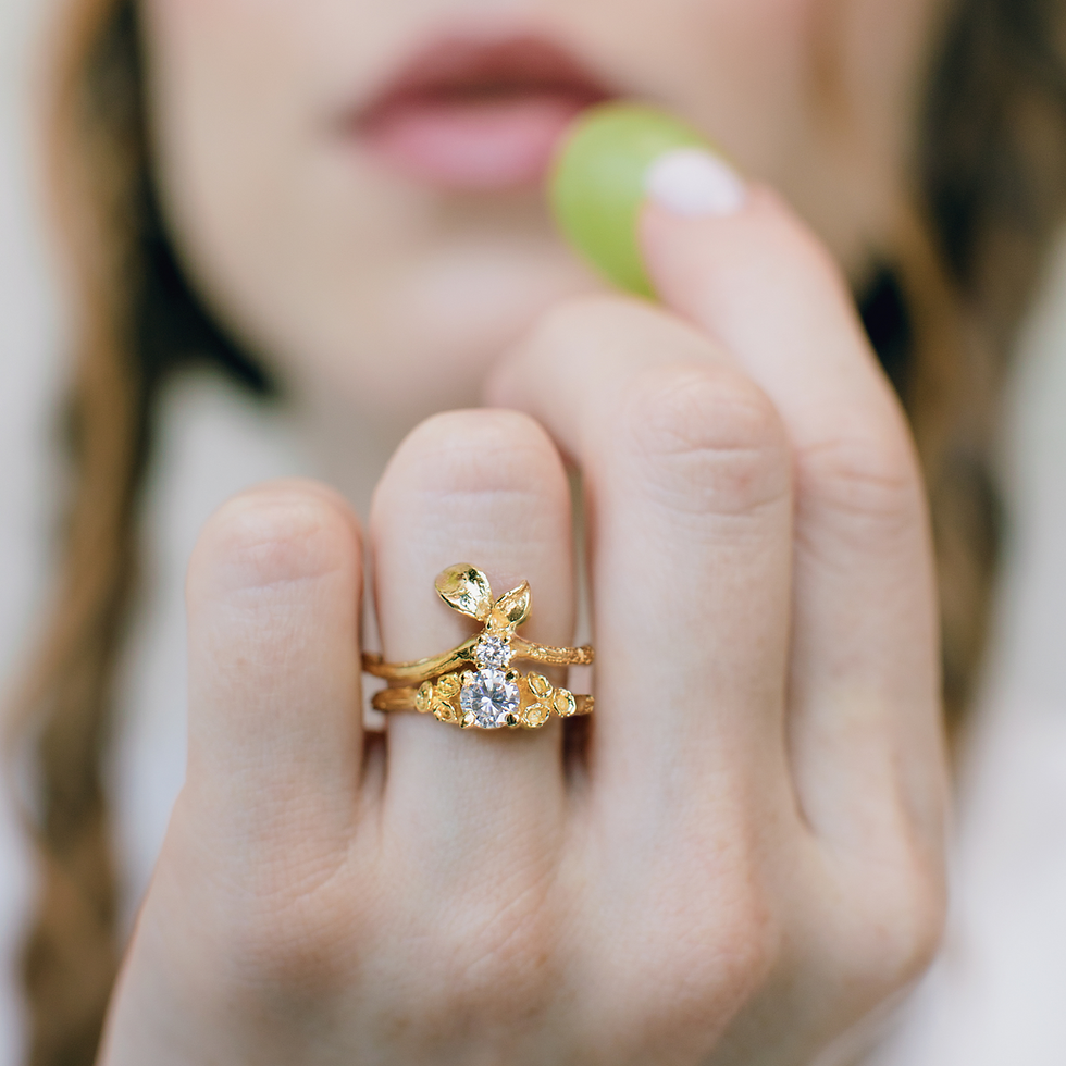 Miniatura: Solitario de pedida con diamante natural: Un clásico con alma bohemia