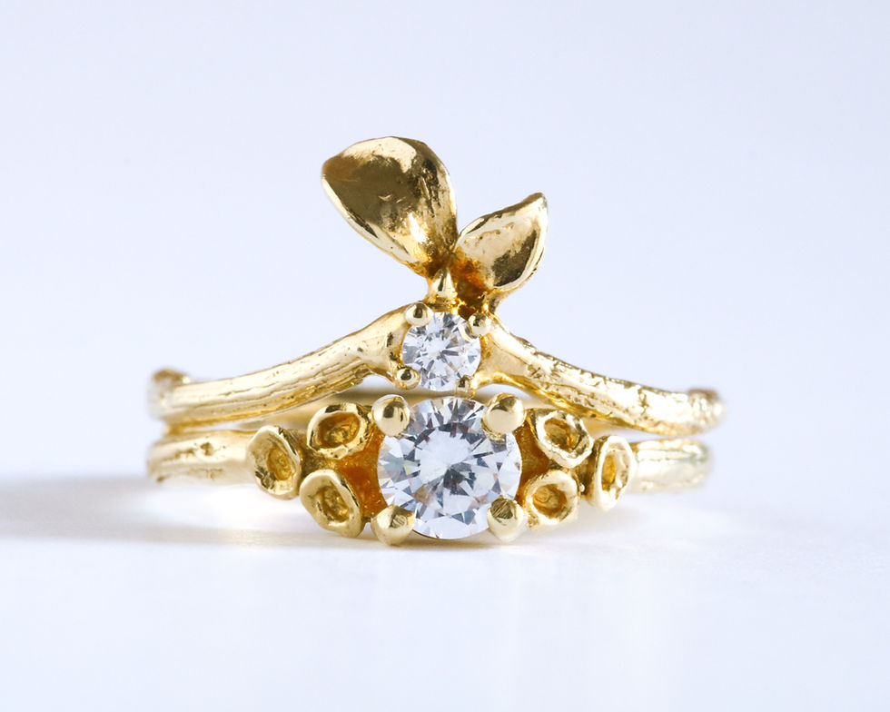 Miniatura: Solitario de pedida con diamante natural: Un clásico con alma bohemia