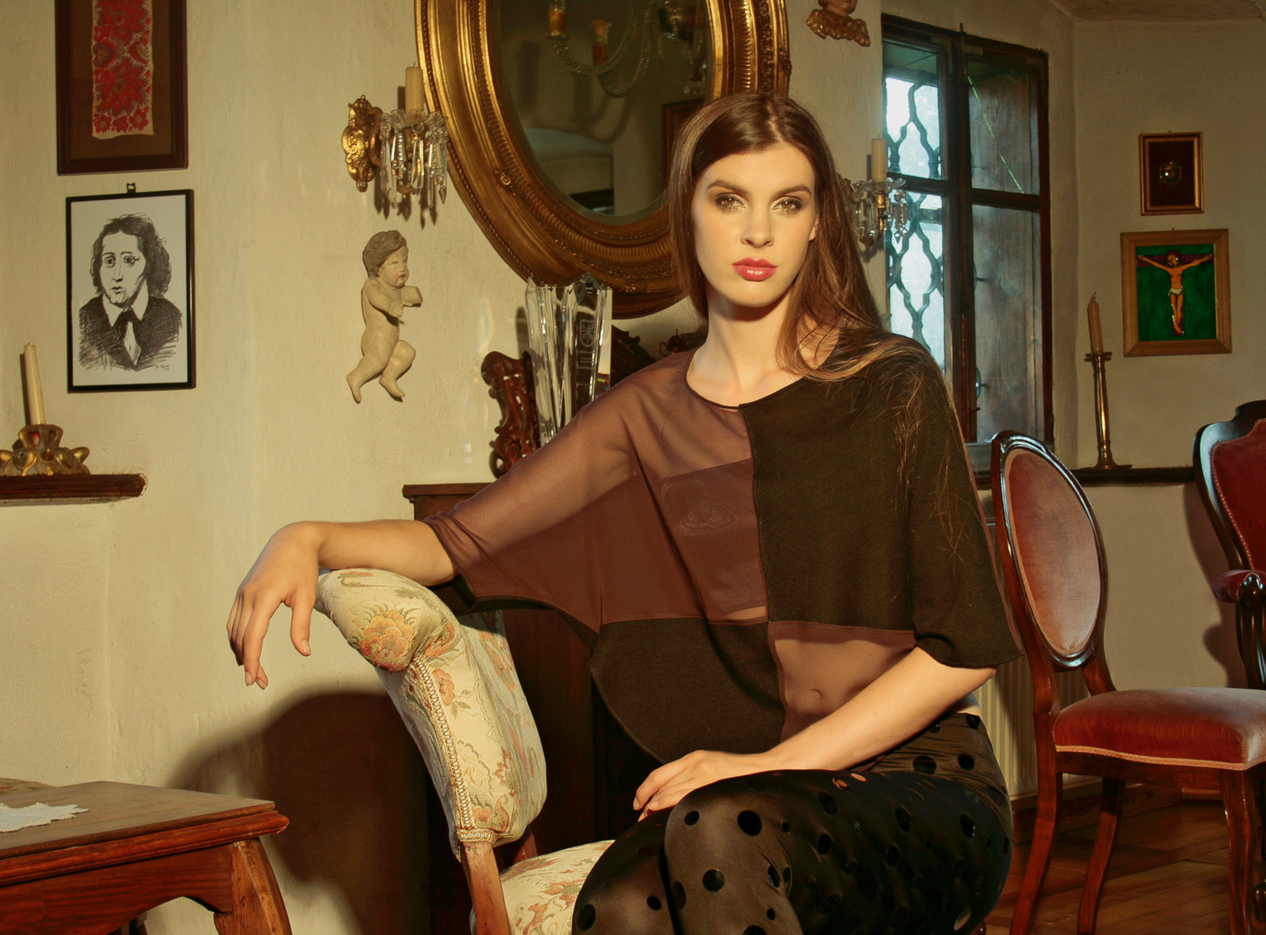 Brown chiffon / black tunic