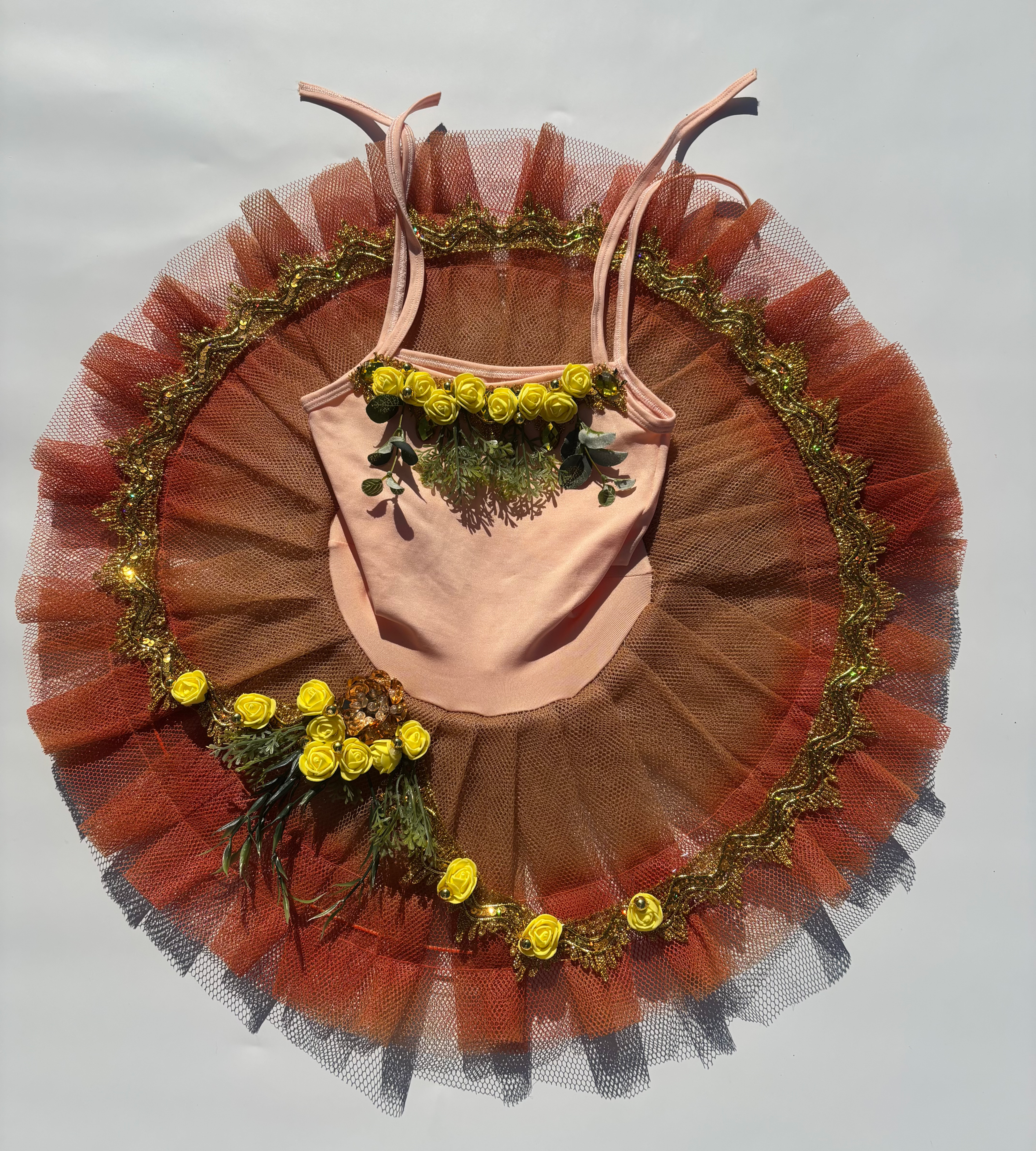 Tutu salmão e marrom.