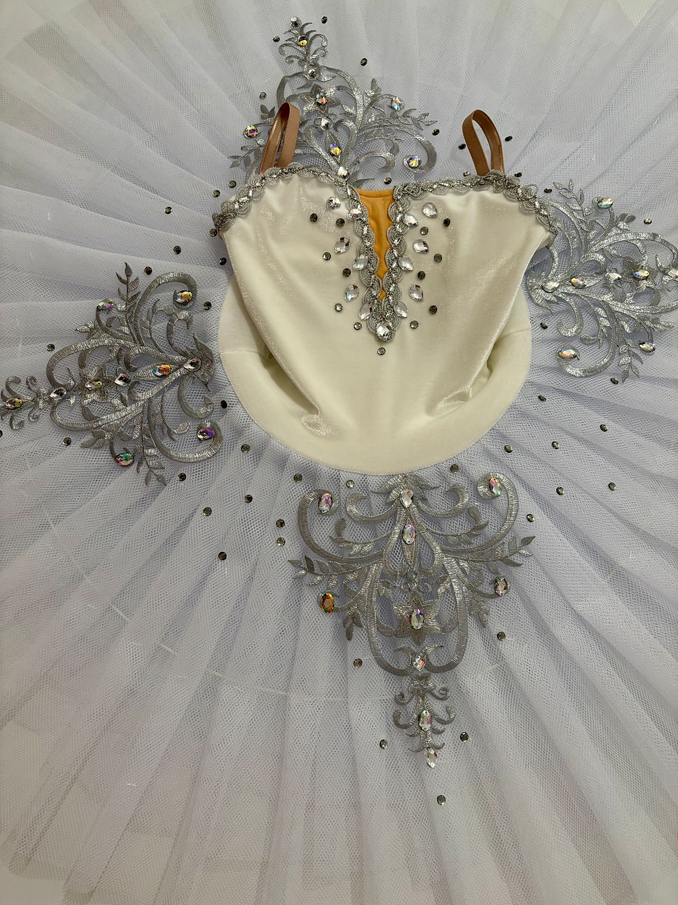Miniatura: Tutu em veludo branco e prata 