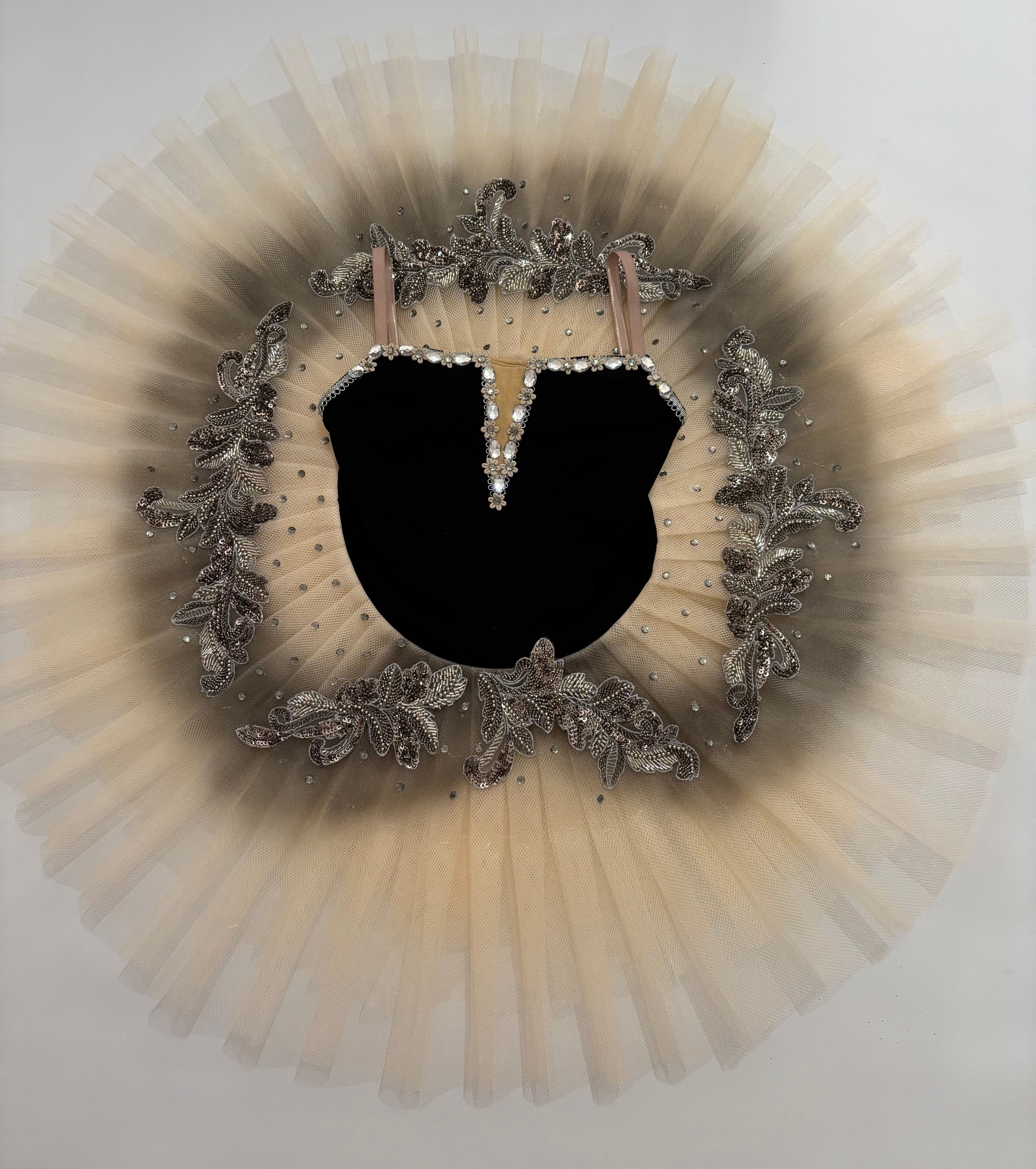 Tutu bandeja preto e nude