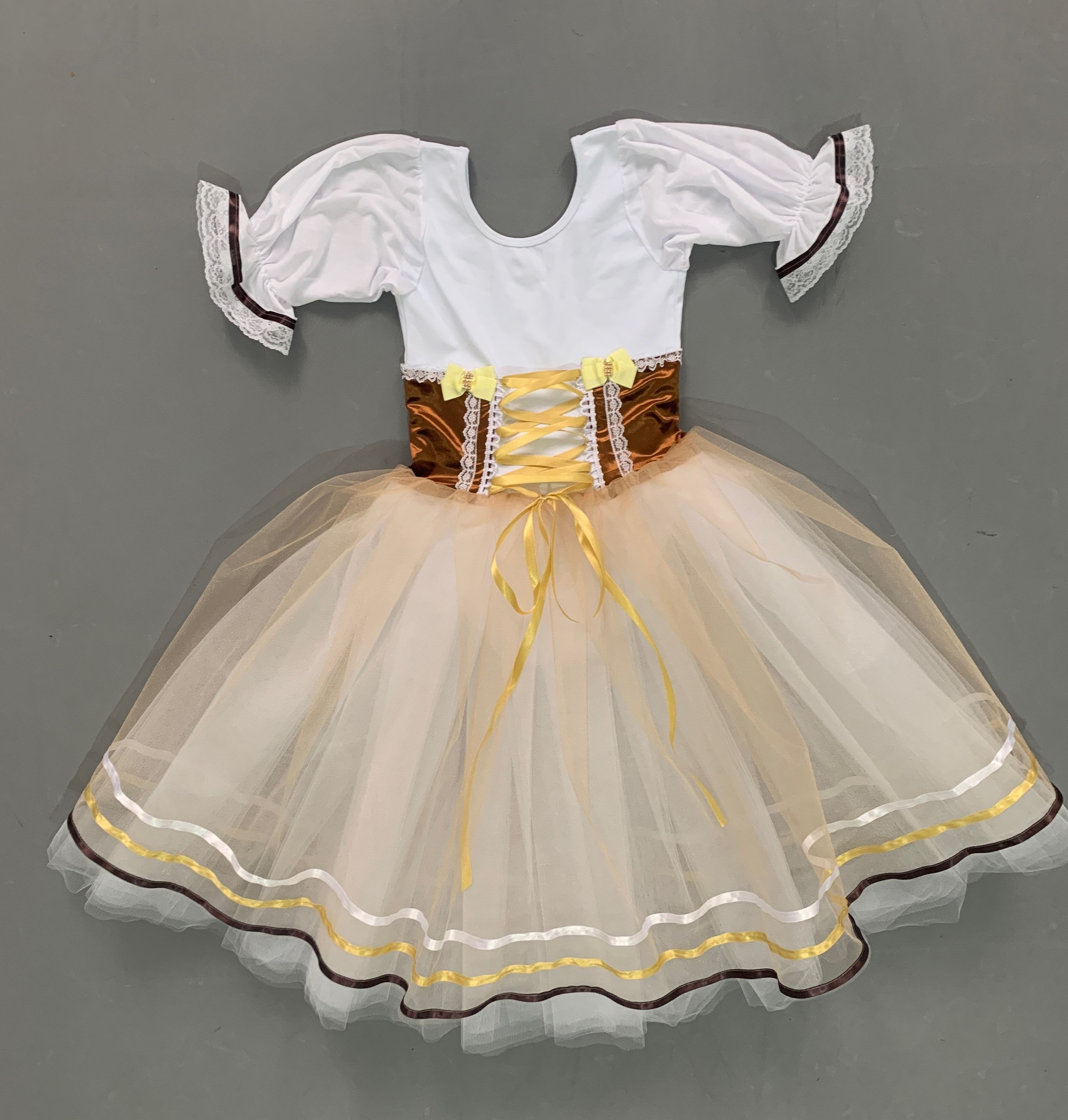 Camponesa Branco com marrom