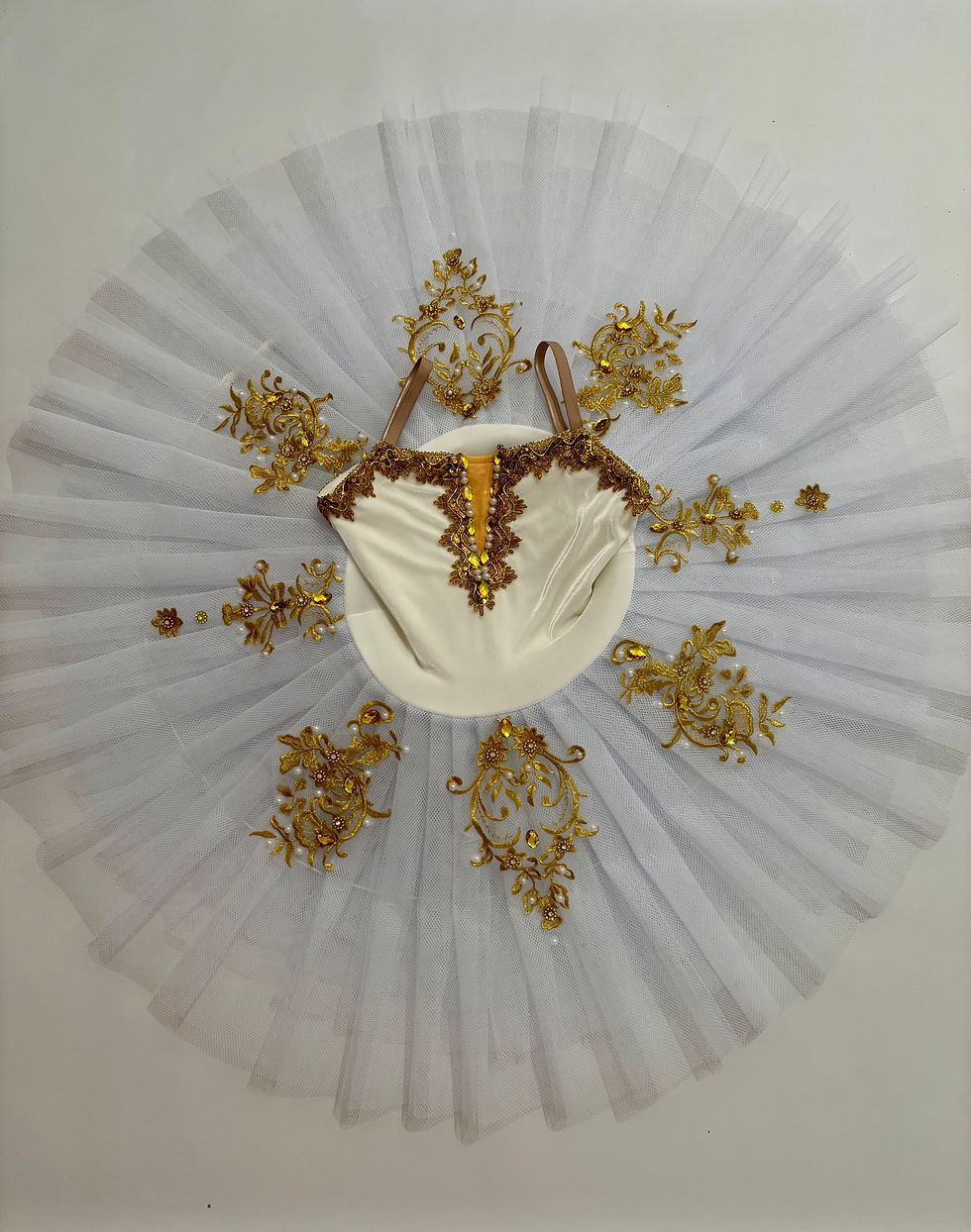 Miniatura: Tutu em veludo branco e dourado 