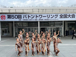 衣装を着た女性達