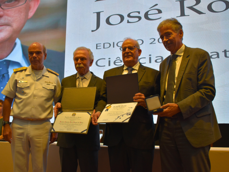 Antonio José Roque da Silva recebe Prêmio Álvaro Alberto