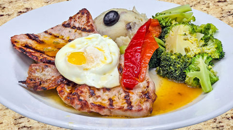 Nuno's Restaurant & Lounge