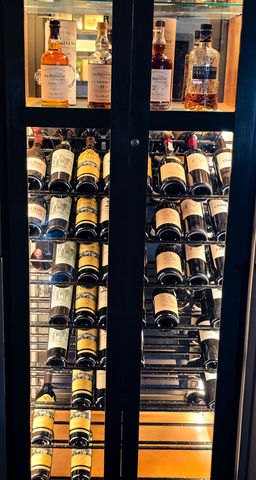 Nuno's Restaurant & Lounge