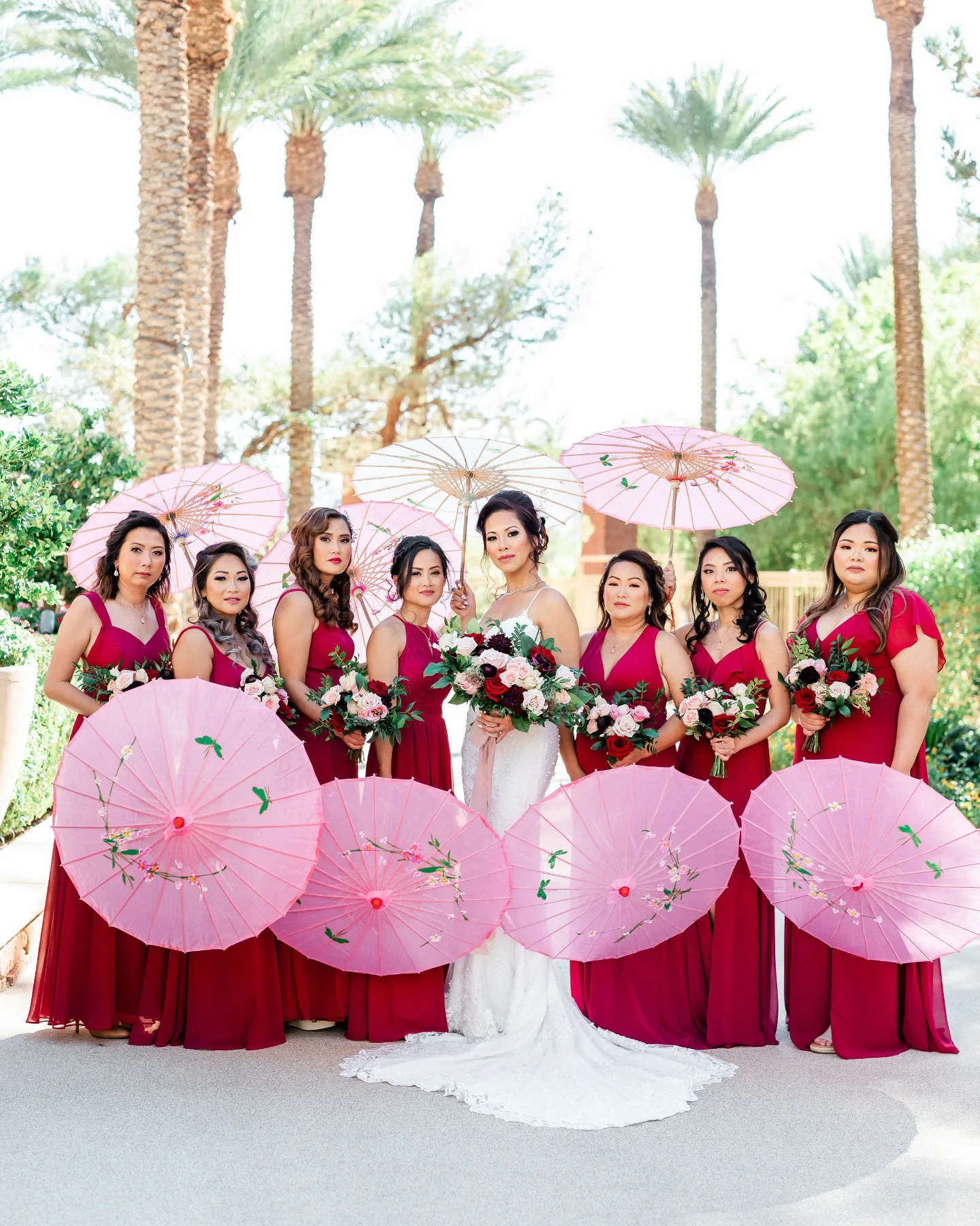 Tran & bridesmaids umbrela.webp