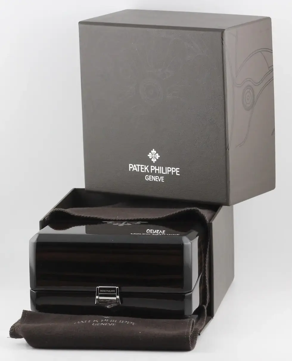 Thumbnail: Patek Philippe Engraved Onyx 18k Rose Gold Calatrava Cufflinks 205.9107R001