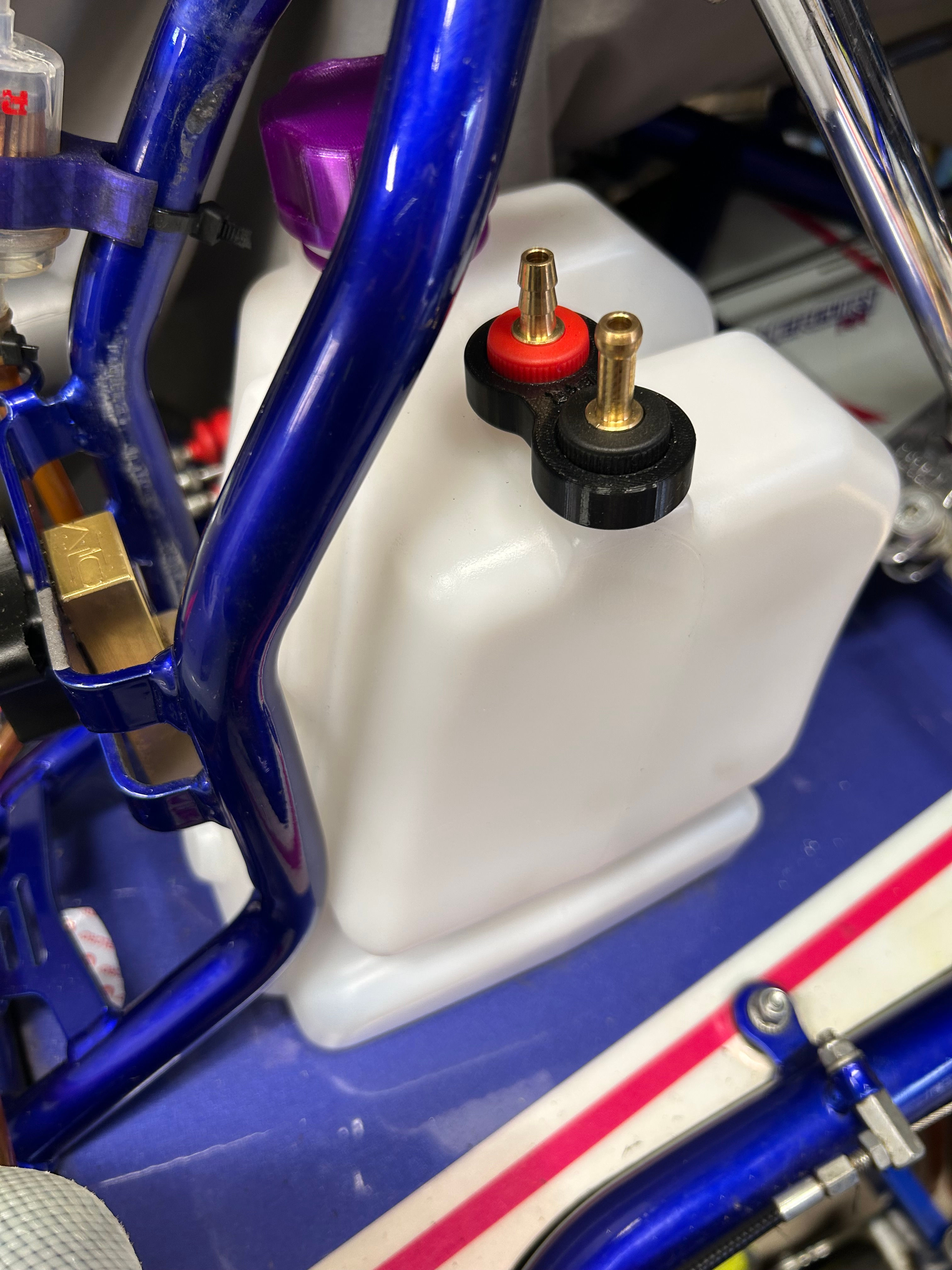 Senzo, KG fuel tank outlet clamp