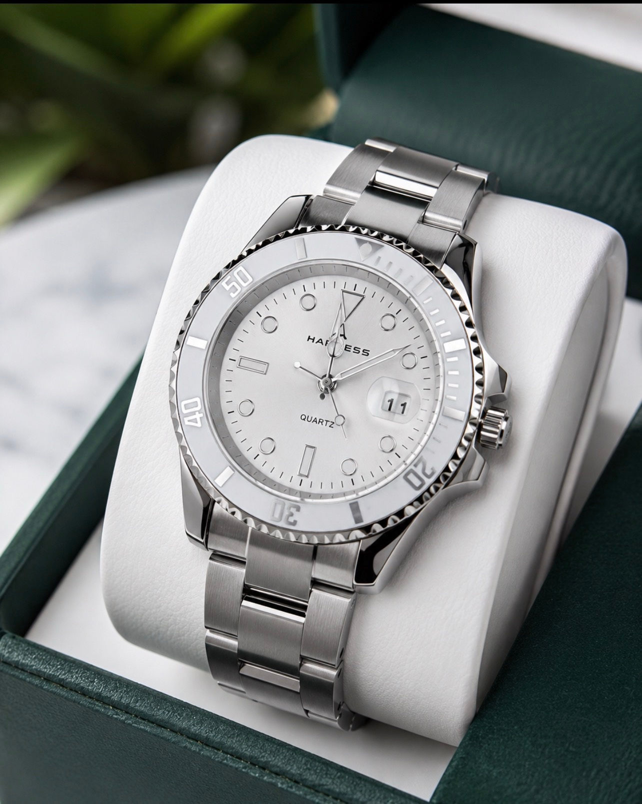 Elegant Magnetic Dress Watch