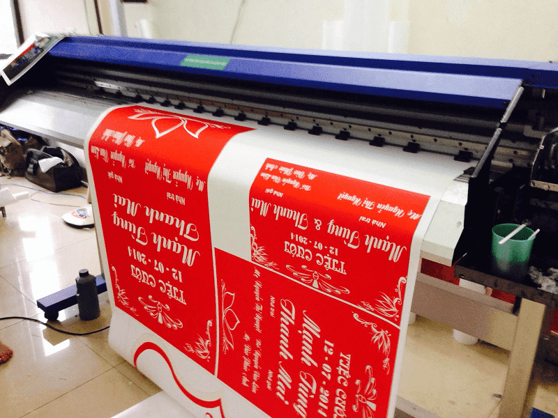 Dịch vụ in decal đóng vai trò quan trọng trong nhiều lĩnh vực