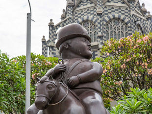 Con un ejercicio de memoria histórica, en Medellín se celebra el cumpleaños 90 del maestro Fernando