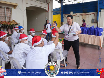 Mayor Strike Revilla Spreads Holiday Cheer Across Bacoor Shelters