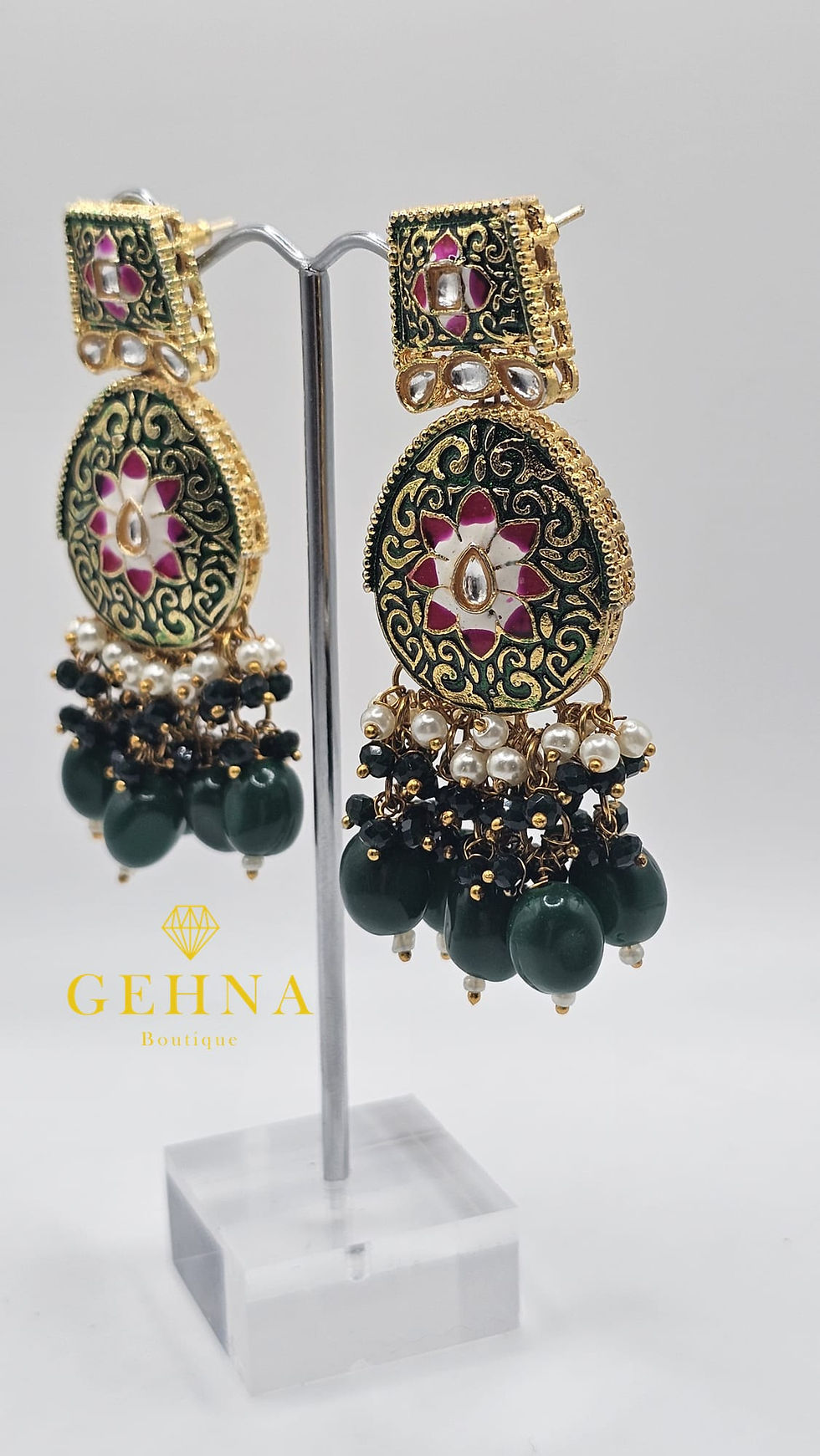 थंबनेल: Devi; Necklace, Earring & Maang Tikka Set