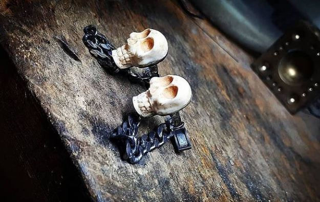 Thumbnail: Skull Cufflink