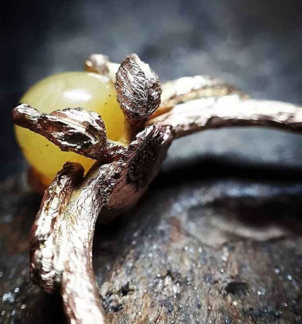 Thumbnail: Amber Stone Leaf Motif Branch Ring