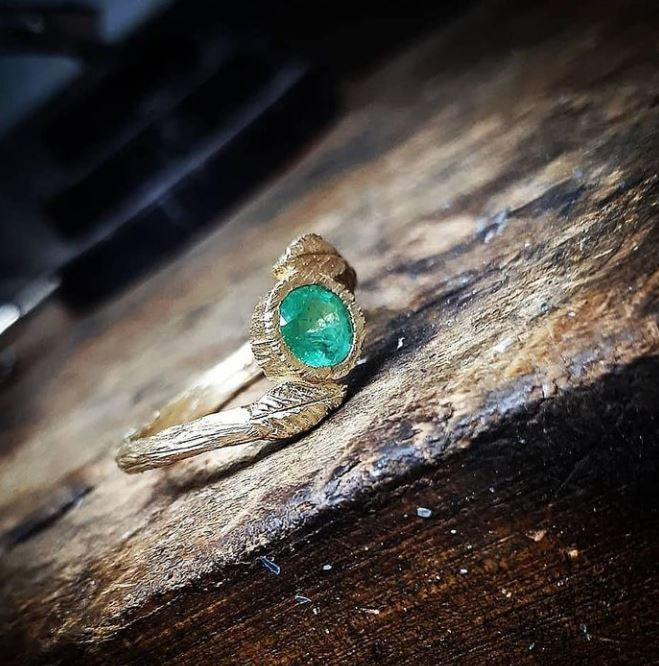 Thumbnail: Leaf Patterned Emerald Ring