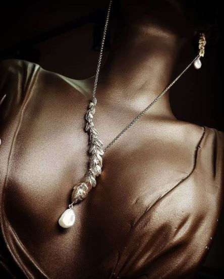 Thumbnail: Leaf Motif Pearl Necklace