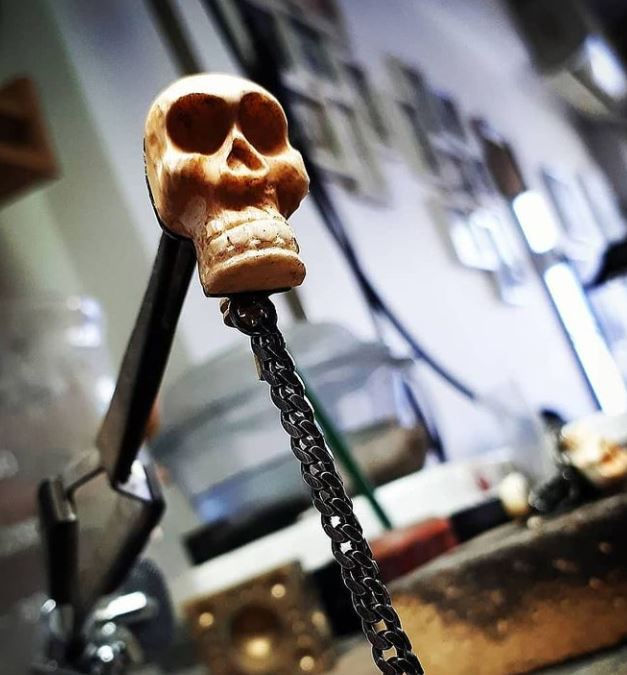 Thumbnail: Skull Needle Brooch