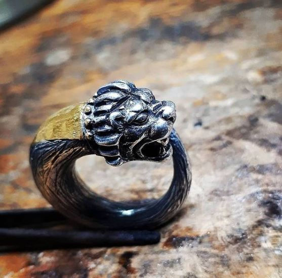 Thumbnail: Lion Ring