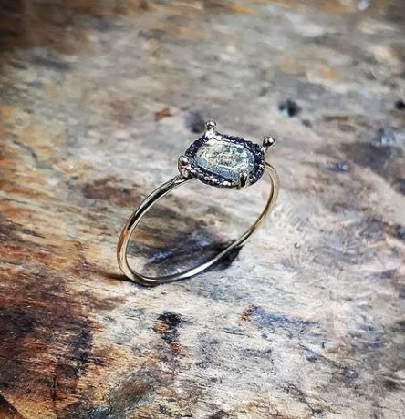 Thumbnail: Natural Diamond Minimal Ring