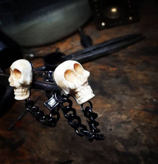 Thumbnail: Skull Cufflink