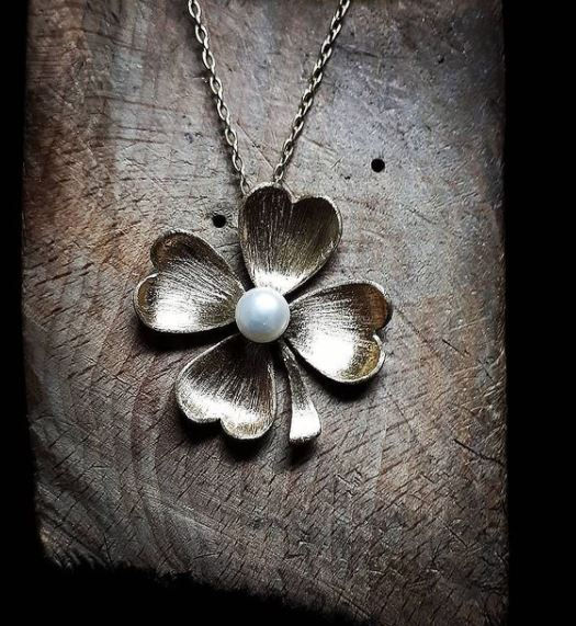Thumbnail: Pearl Clover Necklace