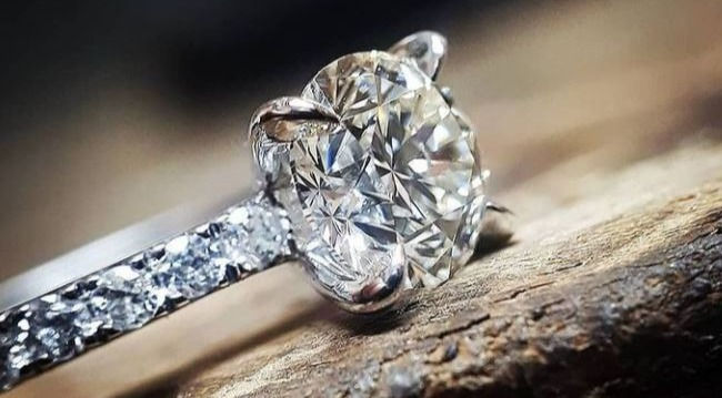Thumbnail: Modern Diamond Solitaire
