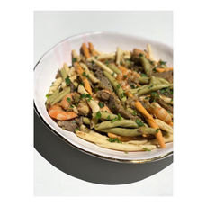 Pasta con setas, alcachofas y langostinos