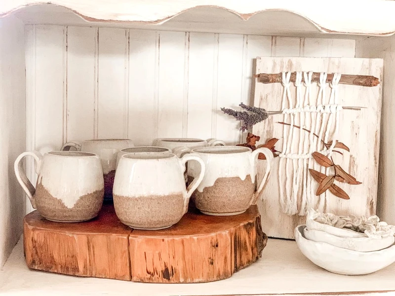 Taller de Cerámica Gres en Santiago de Chile, comuna Las Condes, aprendizaje práctico con piezas hechas a mano y materiales incluidos en La Belleza de Crear