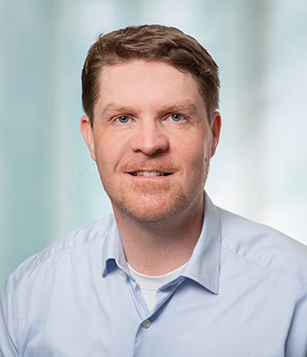 Dr_Nils_Raupach_Portrait_WEB.jpg