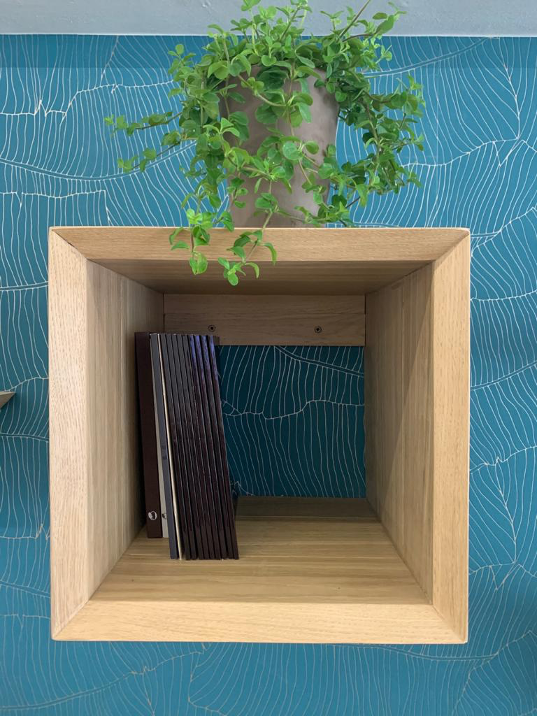 Miniatura: pensile Cubo in vero Rovere caratterizzato dai bordi con smusso a 45 gradi