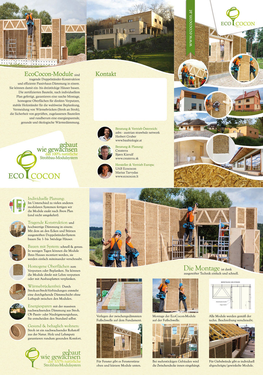 EcoCocon-Flyer mit Arbeitern beim Aufbau eines Strohballenbau-Hauses, Modulen, Hausfotos und Logo.