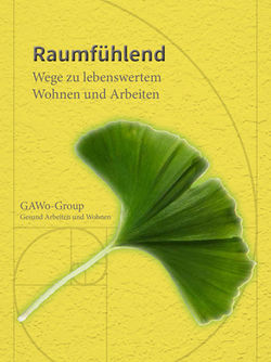 Gelbes Buchcover mit Gingko-Blatt und einer Spirale im Goldenen Schnitt. Titel: Raumfühlend – Wege zu lebenswertem Wohnen und Arbeiten, herausgegeben von der GAWo-Group.