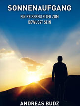 Buchcover "Sonnenaufgang. Ein Reisebegleiter zum bewusst Sein" von Andreas Budz. Silhouette eines Mannes vor Sonnenaufgang, blauer Himmel.