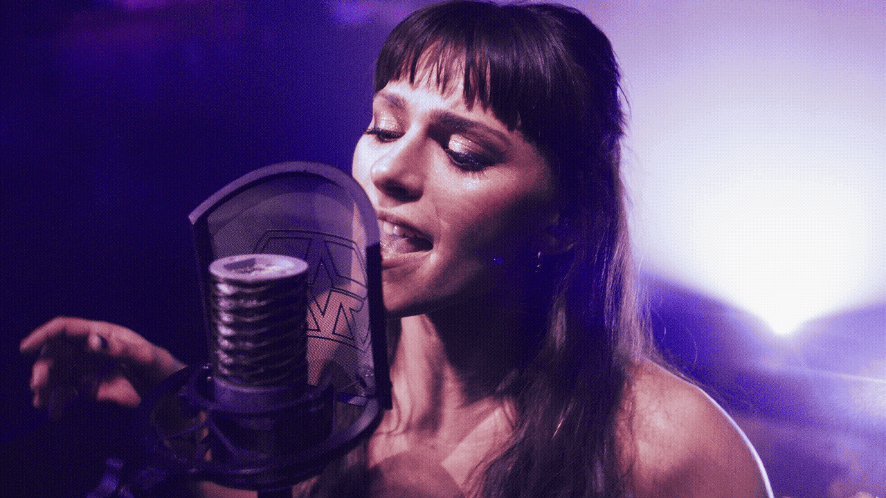 INDI - "Corps" Live Performance