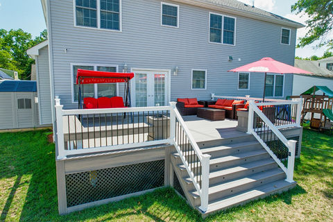 composite deck with wide stair case in pittsburgh