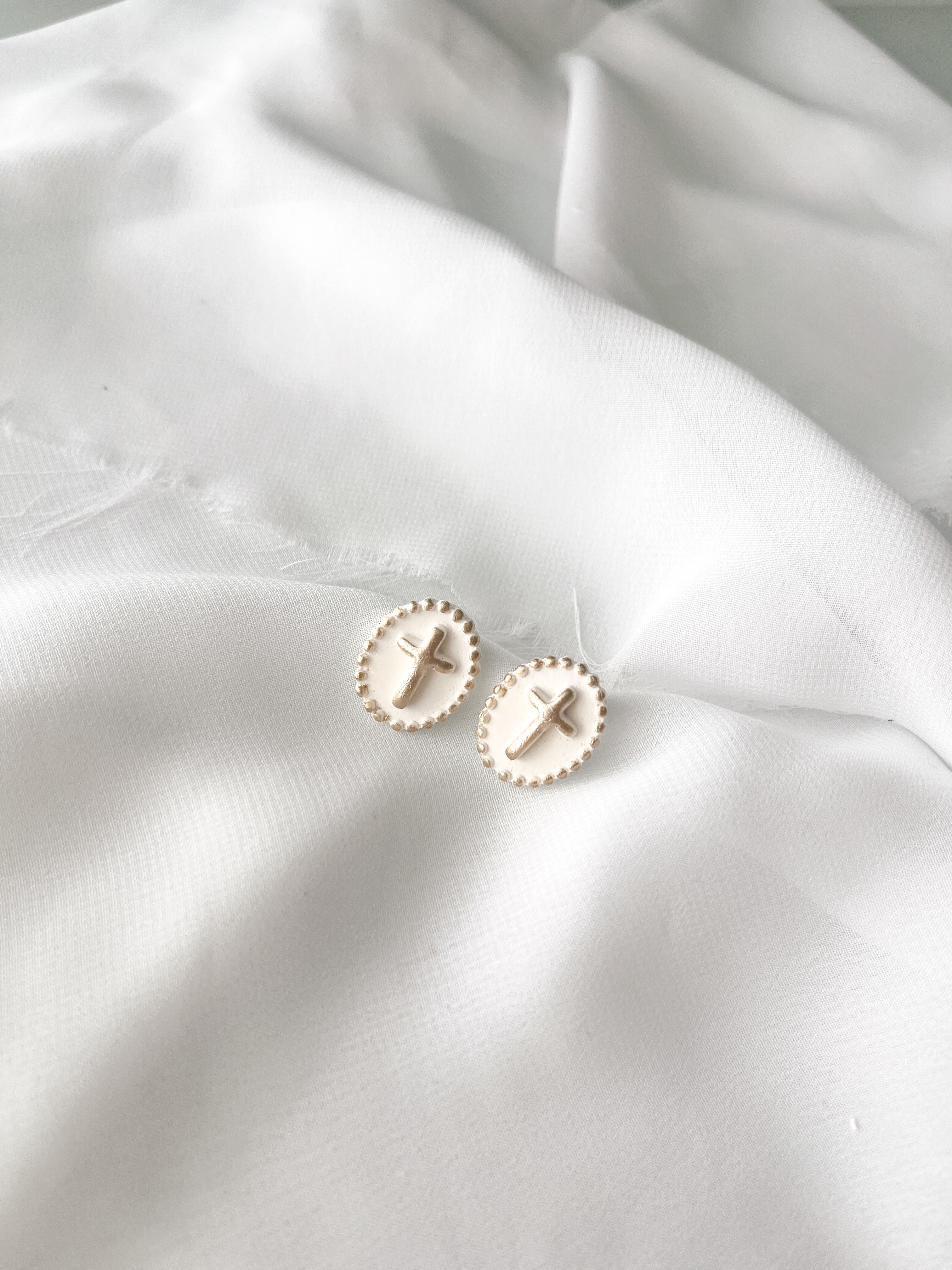 White Oval Crosses: Studs