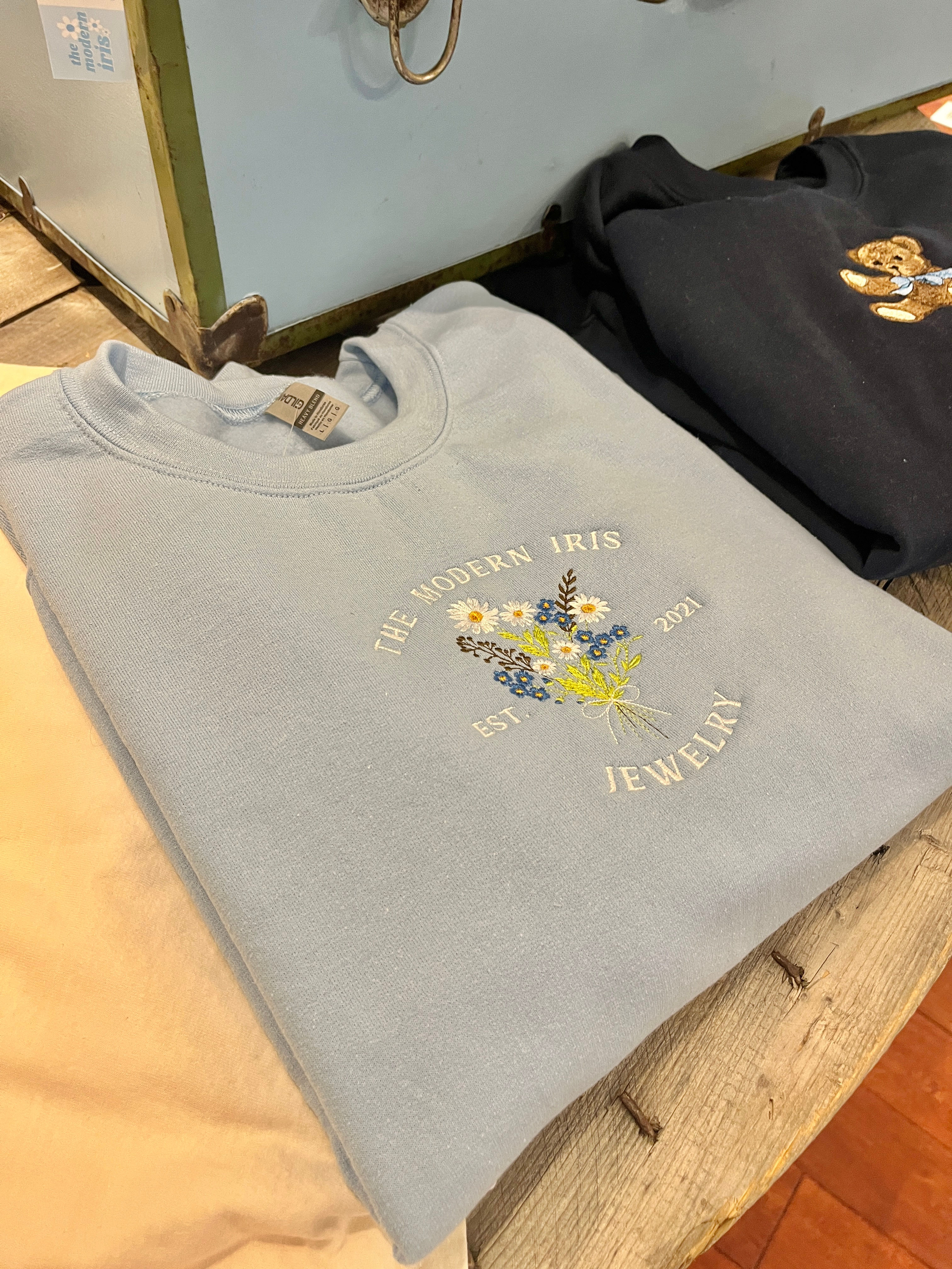 The Modern Iris Sweatshirt - Large