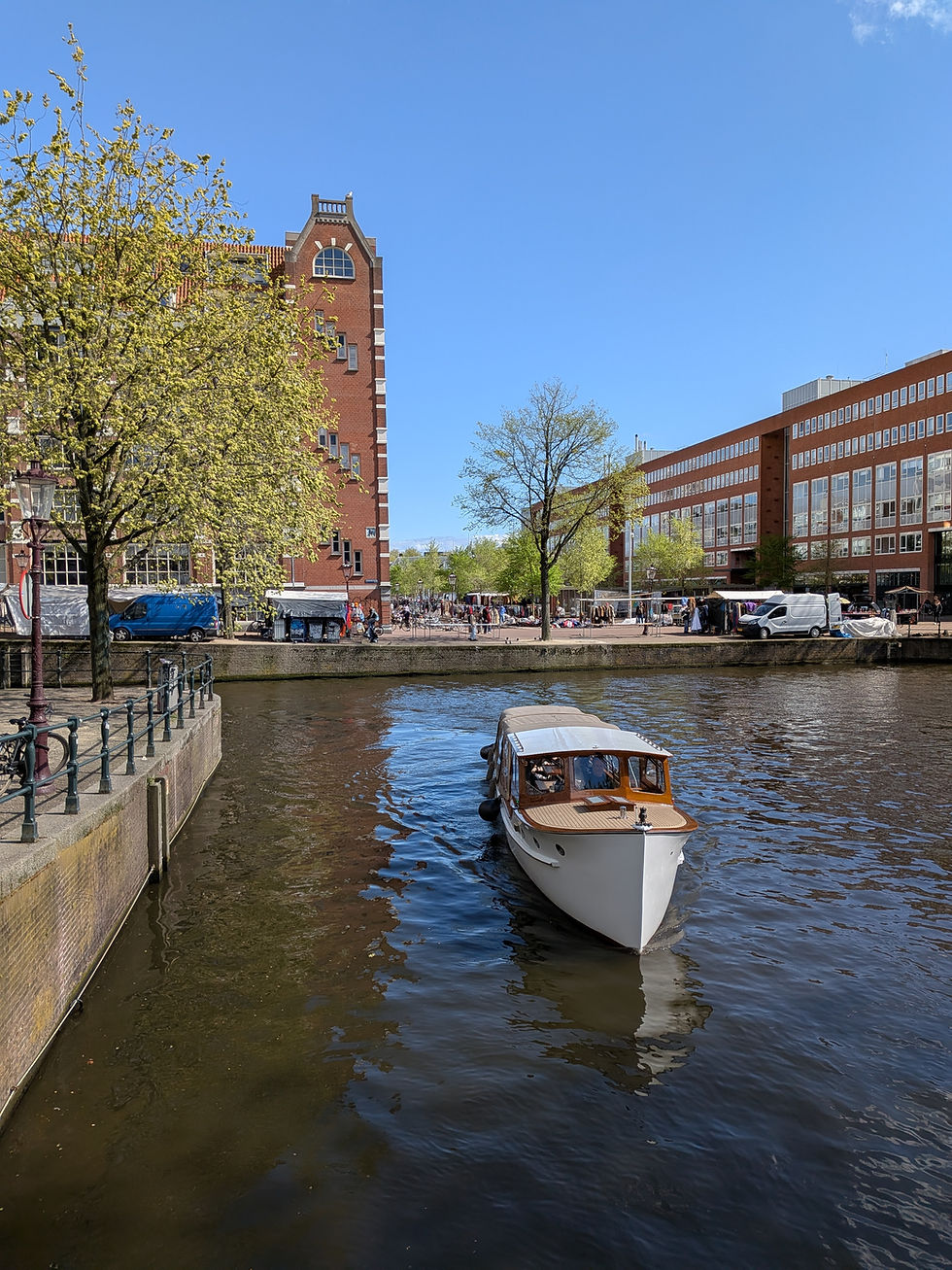 Amsterdam: Zwischen Dünen, Tulpen und Grachten