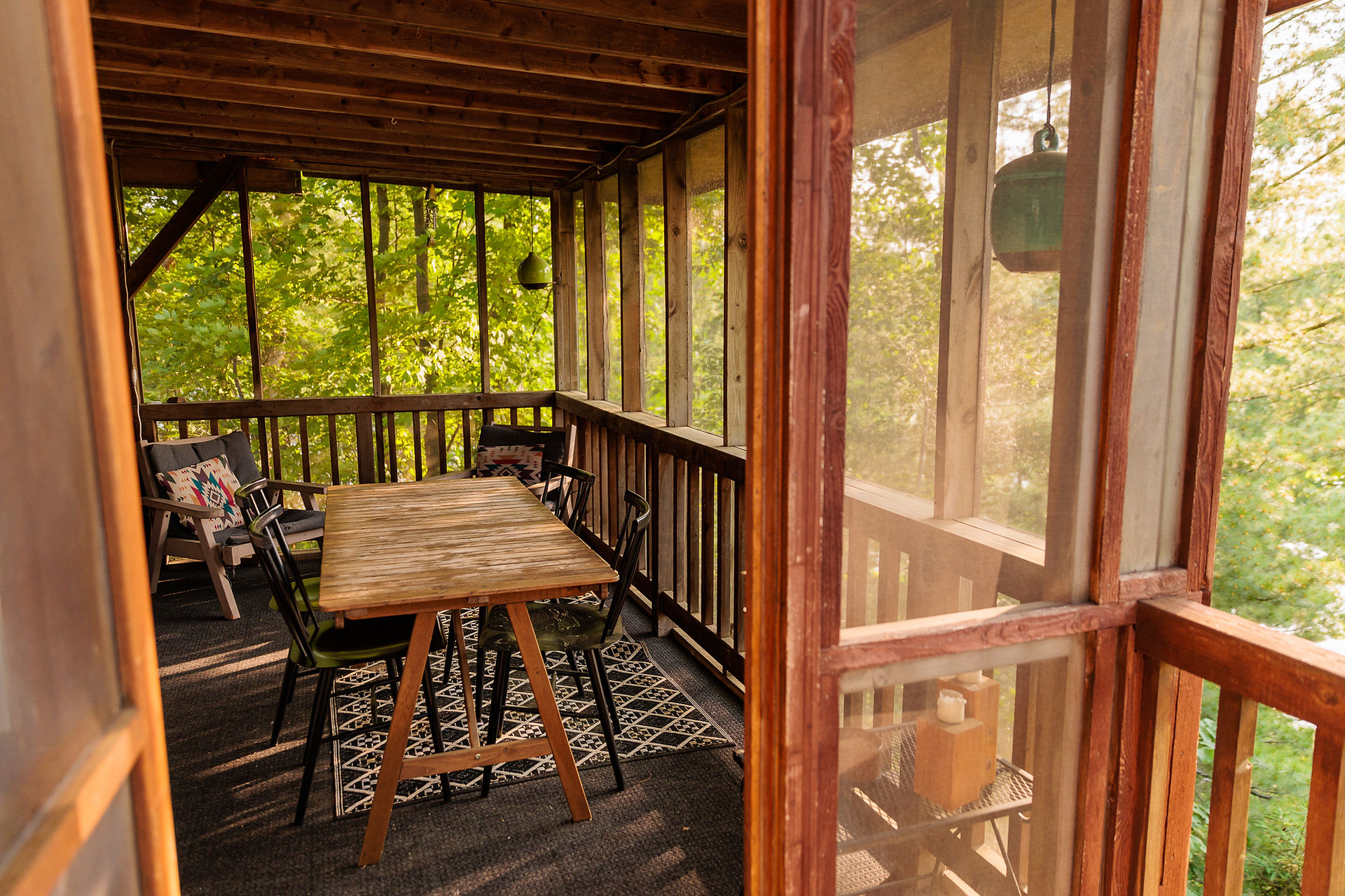 A treehouse-style screen porch