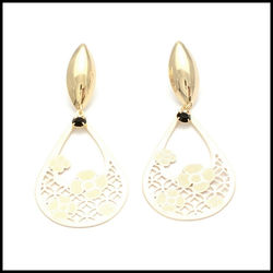 35 - brinco-chapa-flor-e-pedra-strass-0515791