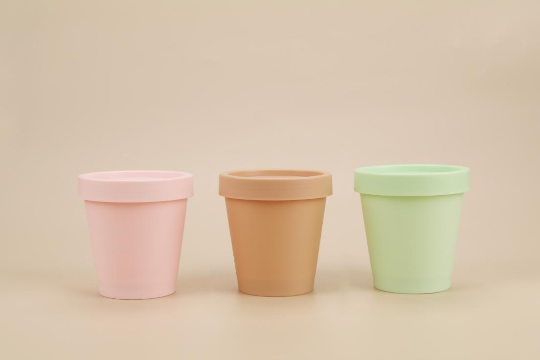 提携先カタログに掲載されたパステルカラーのクリームジャー